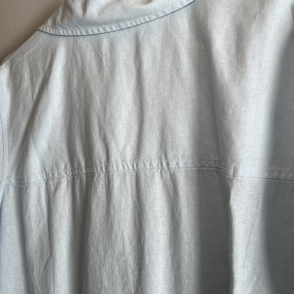 Universal Thread Women's Top Size Large Light Blue Cropped Box Button Up Pockets - Picture 6 of 10